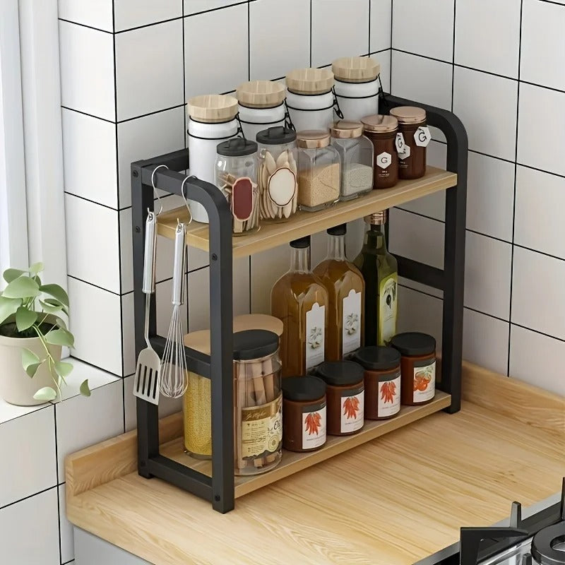 Étagère de cuisine de couleur noyer avec bocaux et huiles