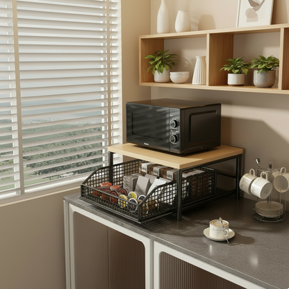 Etagere micro onde noir avec tasses et plantes